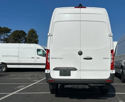 Mercedes-Benz Sprinter Crew Van High Roof 4-Cyl Diesel 2500 High Roof I4 Diesel 170" RWD 2026