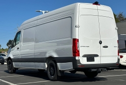 Mercedes-Benz Sprinter Crew Van High Roof 4-Cyl Diesel 2500 High Roof I4 Diesel 170" RWD 2026