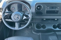 Mercedes-Benz Sprinter Crew Van High Roof 4-Cyl Diesel 2500 High Roof I4 Diesel 170" RWD 2026