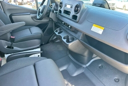 Mercedes-Benz Sprinter Crew Van High Roof 4-Cyl Diesel 2500 High Roof I4 Diesel 170" RWD 2026