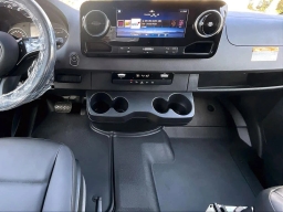 Mercedes-Benz Sprinter Crew Van Standard Roof 4-Cyl Diesel HO 2500 Standard Roof I4 Diesel HO 144" RWD 2026