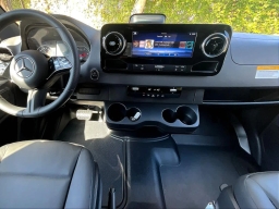 Mercedes-Benz Sprinter Crew Van Standard Roof 4-Cyl Diesel HO 2500 Standard Roof I4 Diesel HO 144" RWD 2026