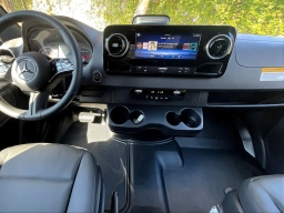 Mercedes-Benz Sprinter Crew Van Standard Roof 4-Cyl Diesel HO 2500 Standard Roof I4 Diesel HO 144" RWD 2026