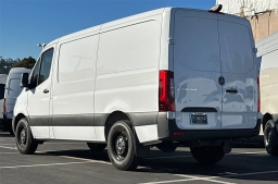 Mercedes-Benz Sprinter Crew Van Standard Roof 4-Cyl Diesel HO 2500 Standard Roof I4 Diesel HO 144" RWD 2026