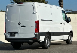 Mercedes-Benz Sprinter Crew Van Standard Roof 4-Cyl Diesel HO 2500 Standard Roof I4 Diesel HO 144" RWD 2026