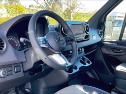 Mercedes-Benz Sprinter Crew Van Standard Roof 4-Cyl Diesel HO 2500 Standard Roof I4 Diesel HO 144" RWD 2026