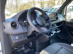 Mercedes-Benz Sprinter Crew Van Standard Roof 4-Cyl Diesel HO 2500 Standard Roof I4 Diesel HO 144" RWD 2026