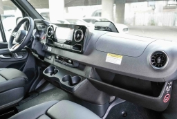 Mercedes-Benz Sprinter Crew Van Standard Roof 4-Cyl Diesel HO 2500 Standard Roof I4 Diesel HO 144" AWD 2026