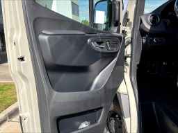 Mercedes-Benz Sprinter Crew Van Standard Roof 4-Cyl Diesel HO 2500 Standard Roof I4 Diesel HO 144" AWD 2026