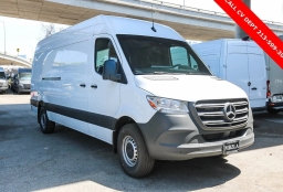 Mercedes-Benz Sprinter Crew Van High Roof 4-Cyl Diesel HO 2500 High Roof I4 Diesel HO 170" RWD 2024