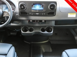 Mercedes-Benz Sprinter Crew Van High Roof 4-Cyl Diesel HO 2500 High Roof I4 Diesel HO 170" RWD 2024