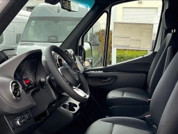 Mercedes-Benz Sprinter Crew Van High Roof 4-Cyl Diesel HO 2500 High Roof I4 Diesel HO 170" RWD 2026