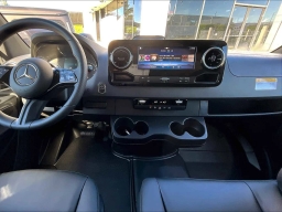 Mercedes-Benz Sprinter Crew Van High Roof 4-Cyl Diesel HO 2500 High Roof I4 Diesel HO 170" RWD 2026