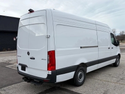 Mercedes-Benz Sprinter Crew Van High Roof 4-Cyl Diesel HO 2500 High Roof I4 Diesel HO 170" RWD 2026