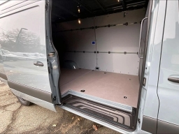 Mercedes-Benz Sprinter Crew Van High Roof 4-Cyl Diesel HO 2500 High Roof I4 Diesel HO 170" RWD 2026