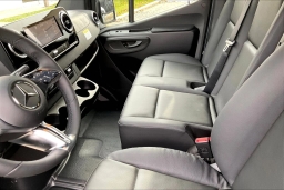 Mercedes-Benz Sprinter Crew Van High Roof 4-Cyl Diesel HO 2500 High Roof I4 Diesel HO 170" RWD 2026