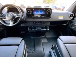Mercedes-Benz Sprinter Crew Van High Roof 4-Cyl Diesel HO 2500 High Roof I4 Diesel HO 170" AWD 2026