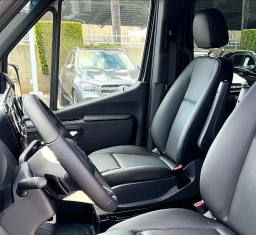 Mercedes-Benz Sprinter Passenger Van Standard Roof 4-Cyl Diesel HO 2500 Standard Roof I4 Diesel HO 144" RWD 2025