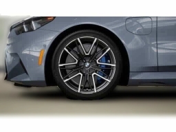 BMW M5 Base (A8) Sedan 2026