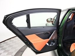 BMW M5 Base (A8) Sedan 2026