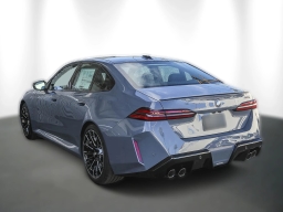 BMW M5 Base (A8) Sedan 2026