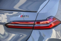 BMW M5 Base (A8) Sedan 2026