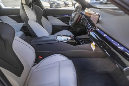 BMW M5 Base (A8) Sedan 2026