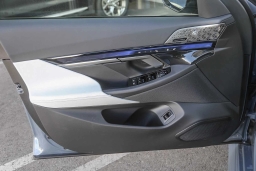 BMW M5 Base (A8) Sedan 2026