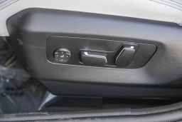 BMW M5 Base (A8) Sedan 2026