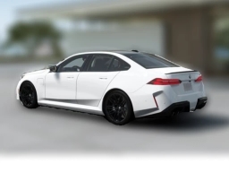 BMW M5 Base (A8) Sedan 2026