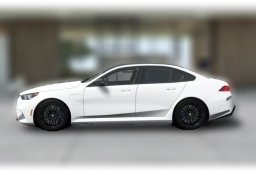 BMW M5 Base (A8) Sedan 2026