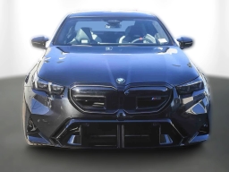 BMW M5 Base (A8) Sedan 2026