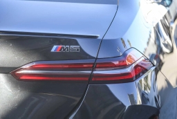 BMW M5 Base (A8) Sedan 2026