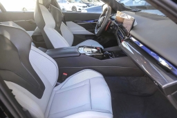 BMW M5 Base (A8) Sedan 2026