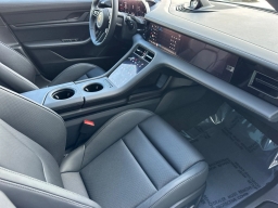 Porsche Taycan 4 AWD 2026