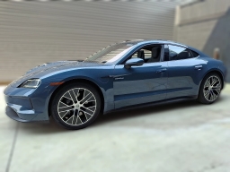 Porsche Taycan 4 AWD 2025