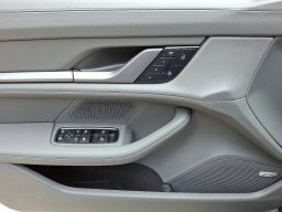 Porsche Taycan 4 AWD 2025