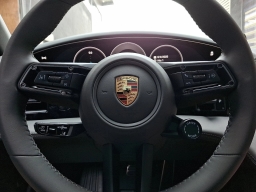 Porsche Taycan 4 AWD 2025