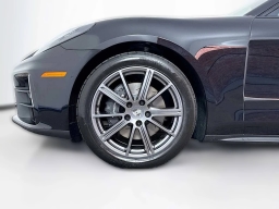 Porsche Panamera 4 AWD 2025