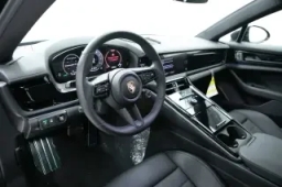 Porsche Panamera 4 AWD 2025