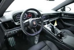 Porsche Panamera 4 AWD 2025