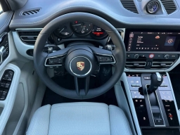 Porsche Macan T AWD 2026