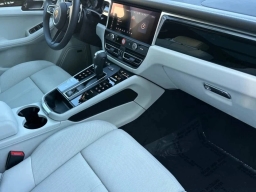 Porsche Macan T AWD 2026