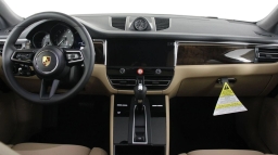 Porsche Macan T AWD 2026