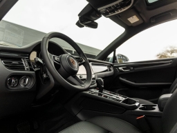 Porsche Macan Base AWD 2026