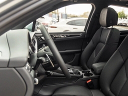 Porsche Macan Base AWD 2026