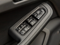 Porsche Macan Base AWD 2026