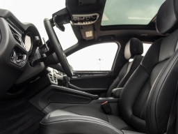 Porsche Macan Base AWD 2026