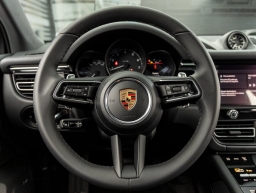 Porsche Macan Base AWD 2026