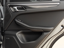 Porsche Macan Base AWD 2026